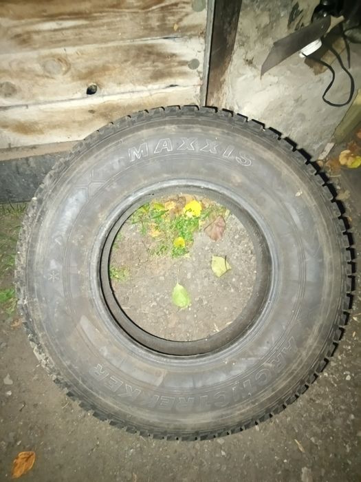 235/75/15 продам
