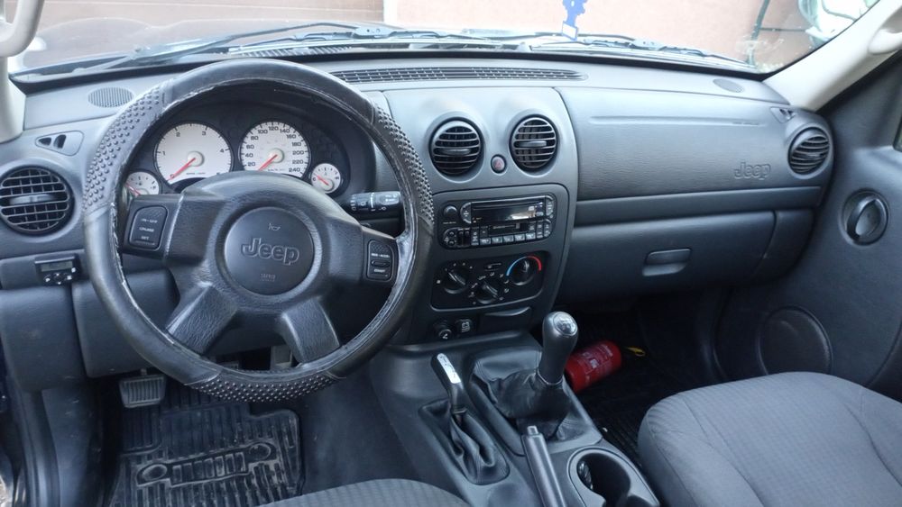 Vând Jeep Cherokee kj 2,5