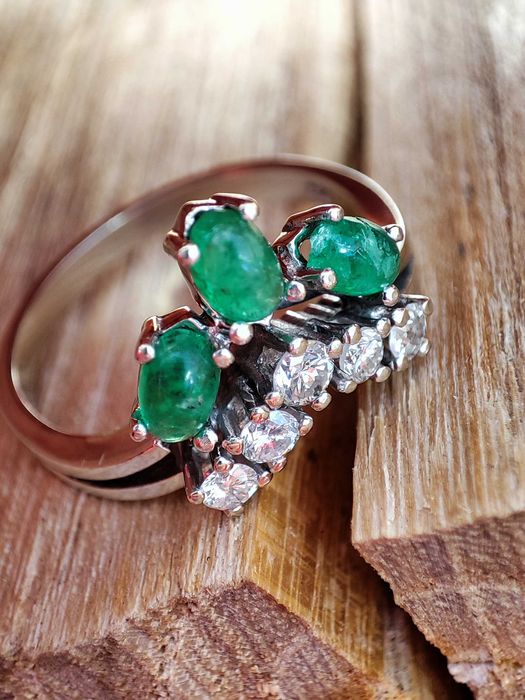(REZ) Inel Aur Alb 14K Cu Smaralde Si Diamante The Crown
