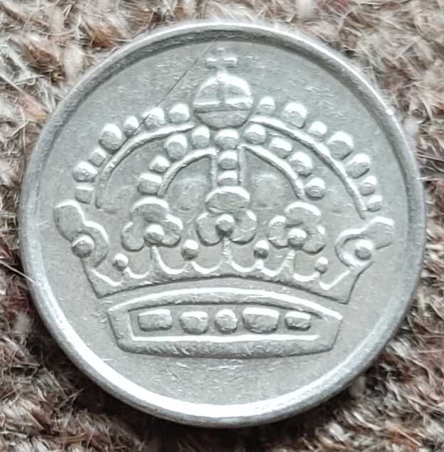 Серебряные монеты 10 эре Швеции.