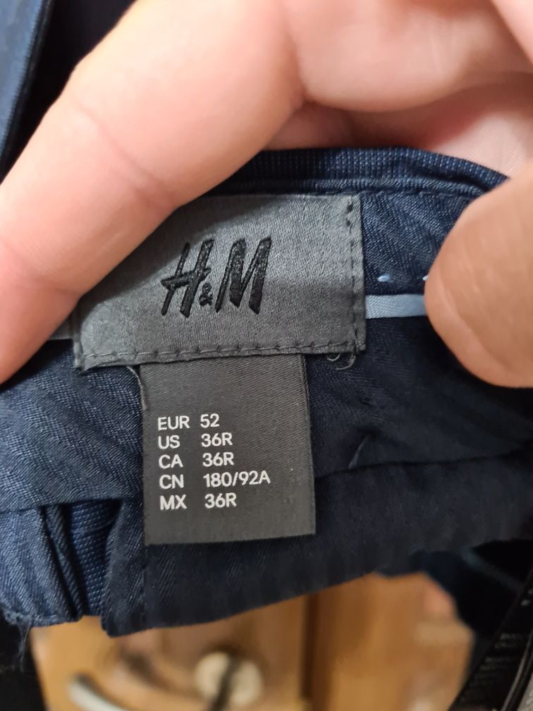 Vând costum bărbat H&M nou