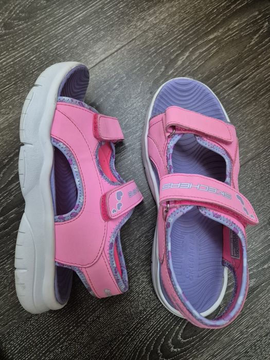 Vând sandale Skechers fetite