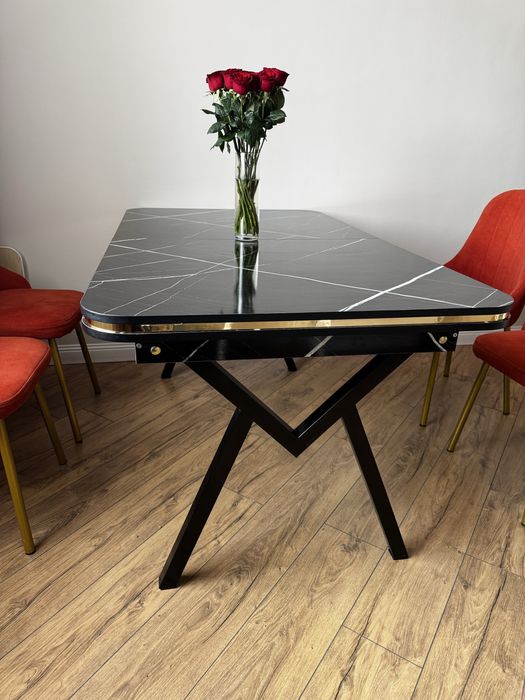 Стол кухонный стильный