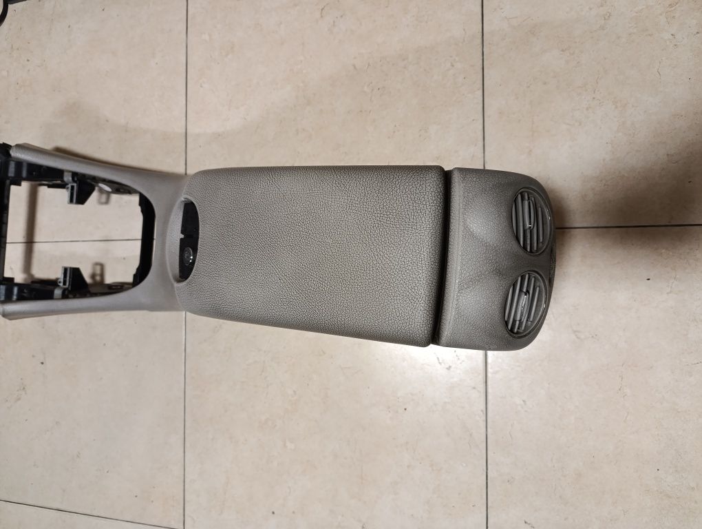 Подлакътник за Мерцедес clk c209