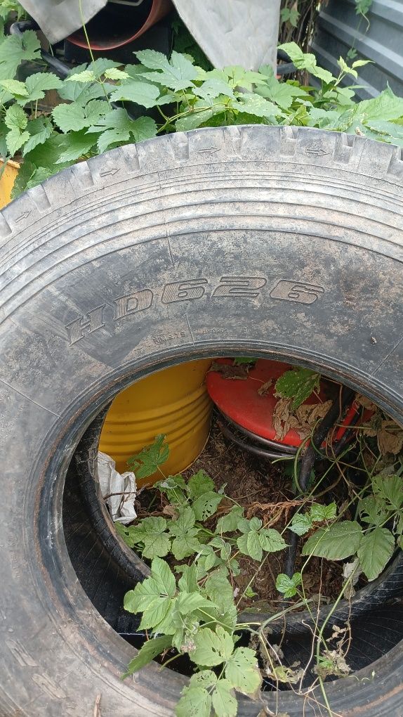 Продается Шина грузовая  13R 22,5