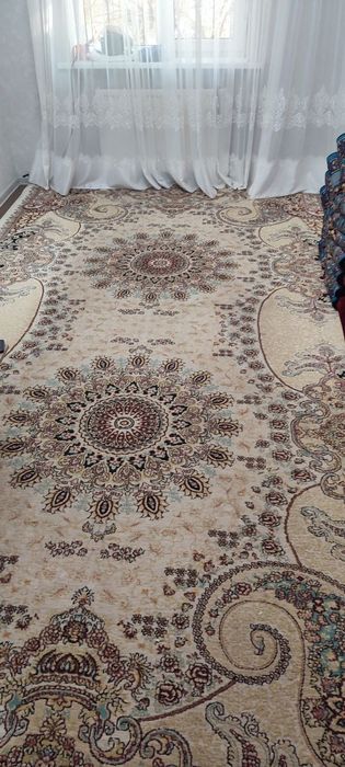 Ковёр в хорошом состояние