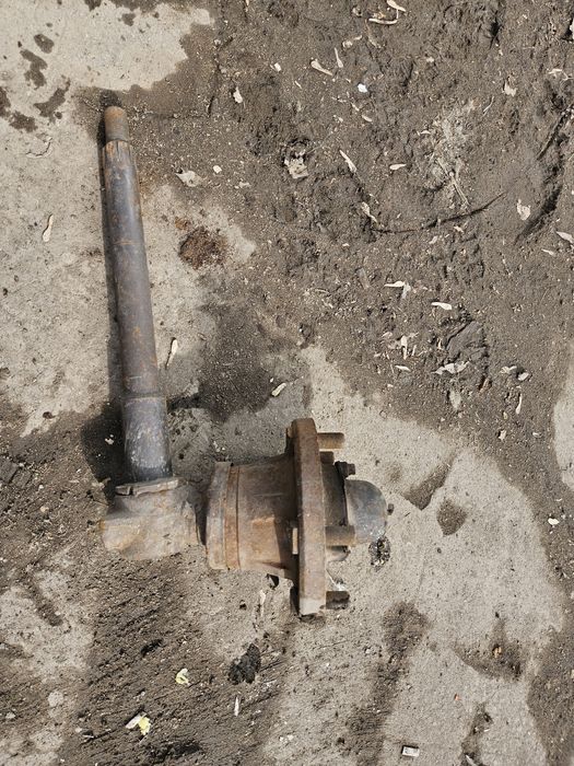 Цапфы ..ступицы  на трактор ЮМЗ...и МТЗ-50 и 80