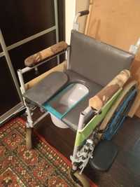 Инвалидная коляска с санитарным устройством