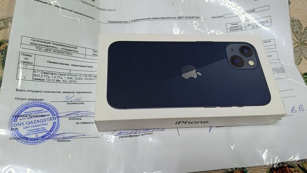 Продам iPhone 13 с гарантией новый не распакованный