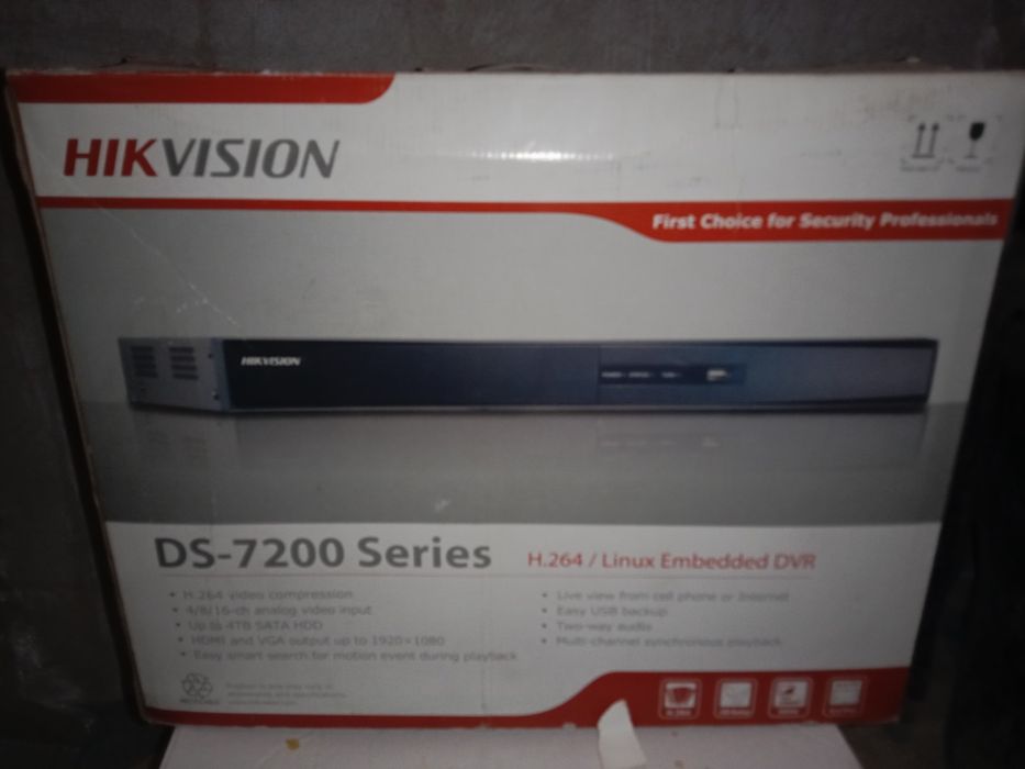 Цифровой видеорегистратор (DVR) серии Hikvision DS-7200.