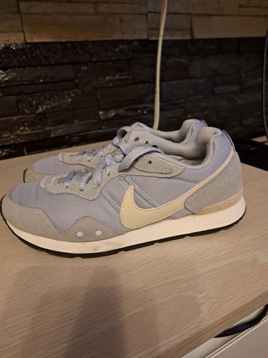 Adidasi Nike mărime 38