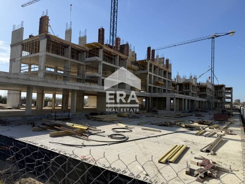 Тристаен апартамент за продажба, с голяма дневна, в новострояща се сгр