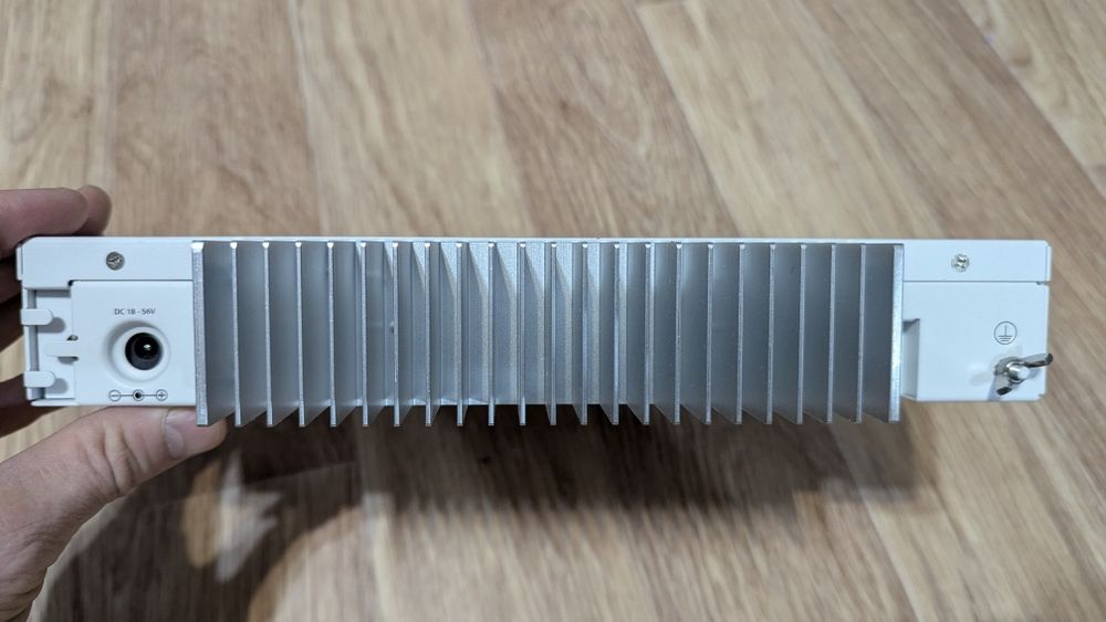 Сетевой маршрутизатор (роутер) Mikrotik CCR1009-7G-1C-1S+