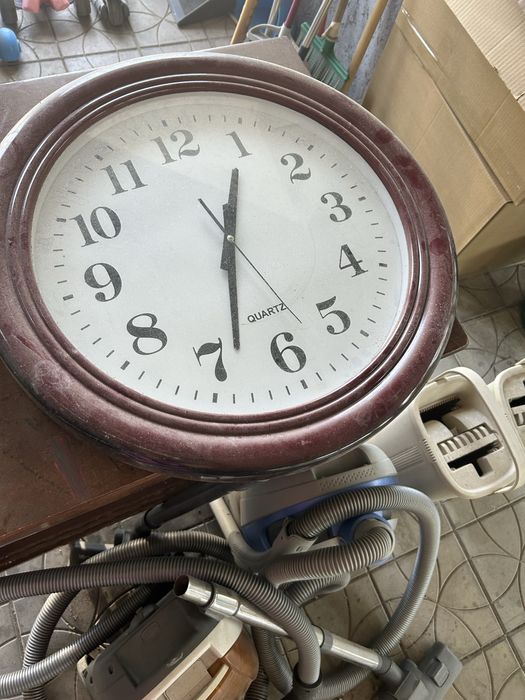 Часы настенные. Цена 5000.