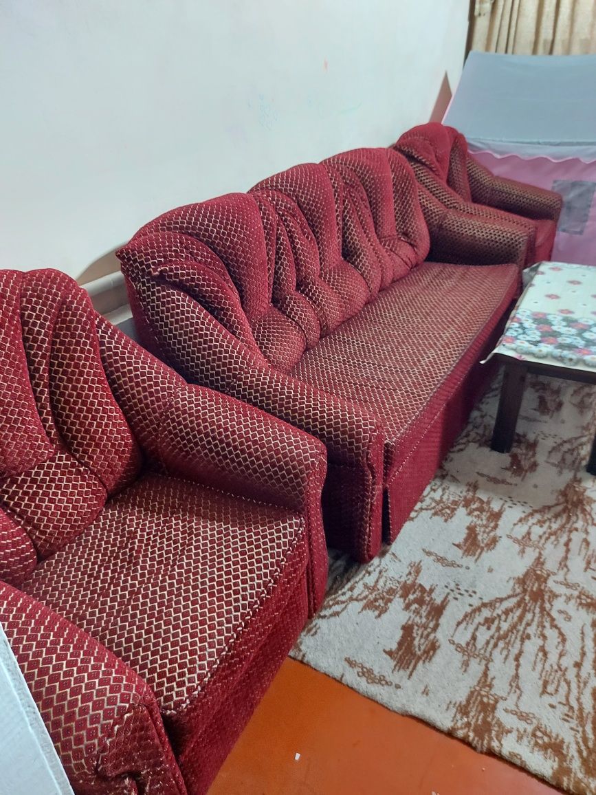 Продам диван с креслами