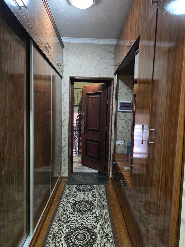 Продается 3 комнатная квартира в Вокзале ориентир Узгазоил площадью 78