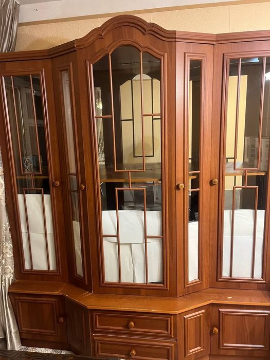 Мебель  в гостинную, сервант