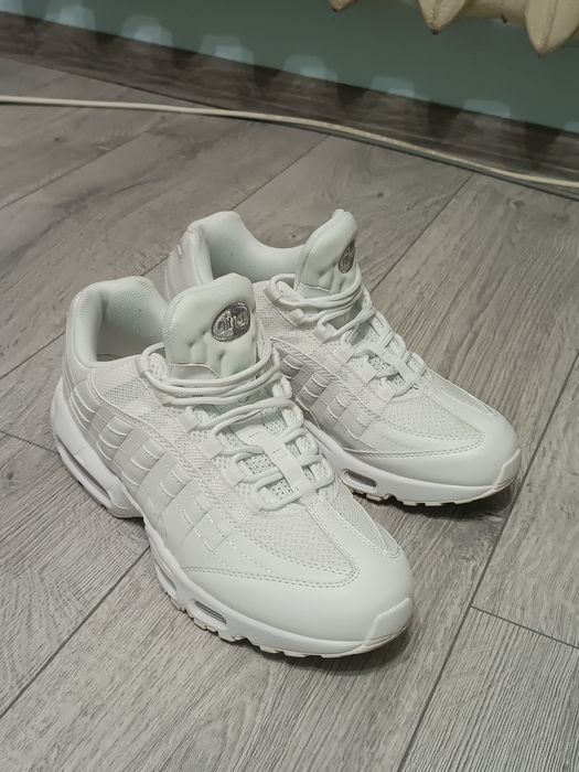 СПЕШНО! Nike air max95 Triple white КАТО ЧИСТО НОВИ!