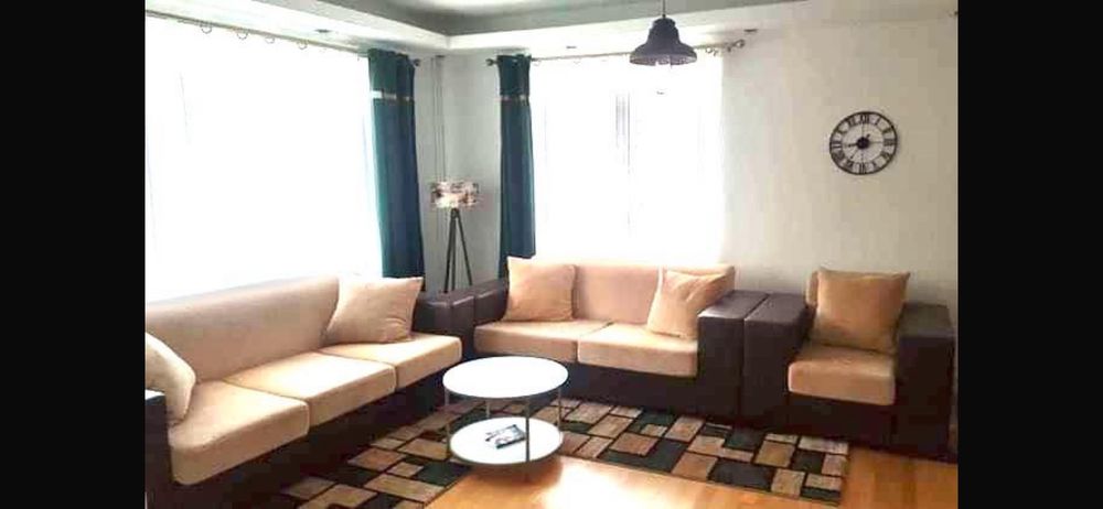 Vând set 2 canapele una extesibilă + un fotoliu.