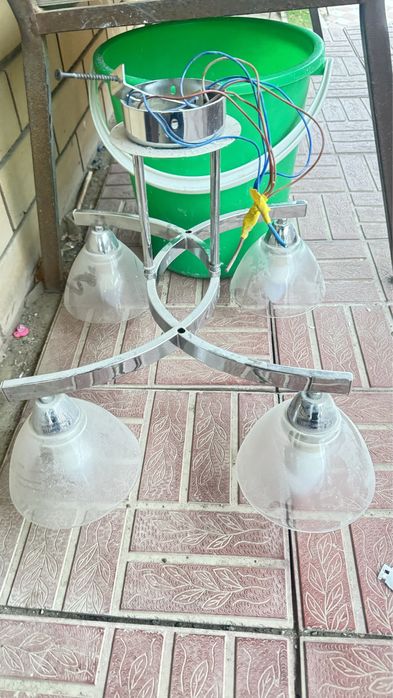 Люстра за 5 тыс в рабочем состояний