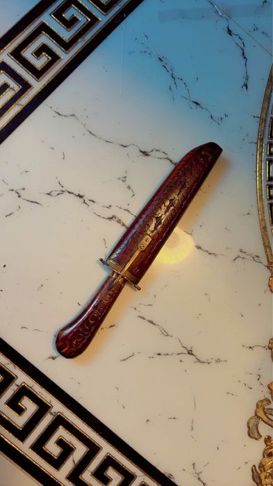 Cuțit artizanal cu maner de lemn sculptat+teaca de lemn facut manual