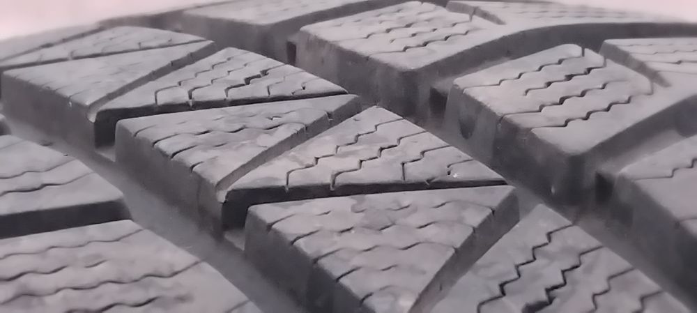 Гуми 215 60 16 Фалкен Falken 4 броя+. Нов внос. Като нови!