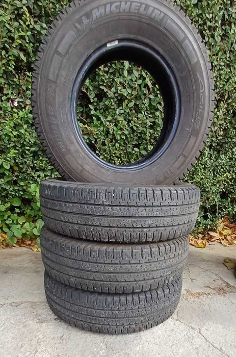 Зимни гуми за бус  16-ки  4 броя 225/75/16С MICHELIN