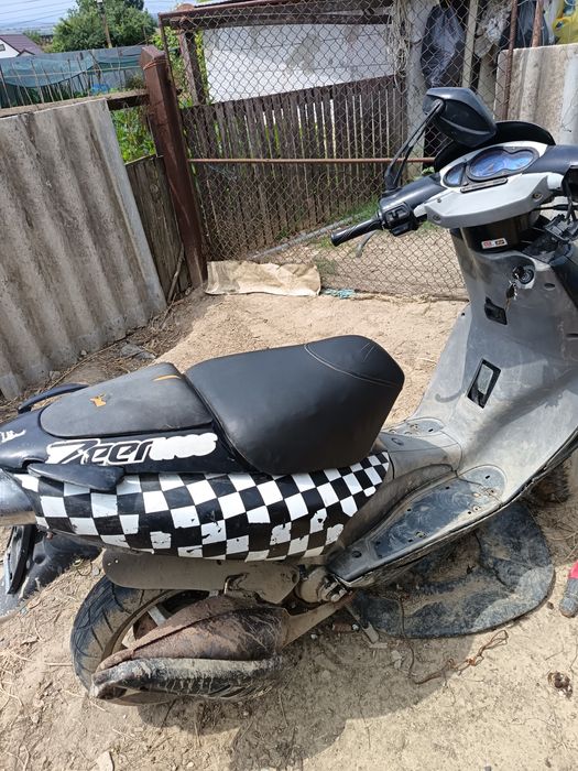 Vând sau schimb aprilia sr 50