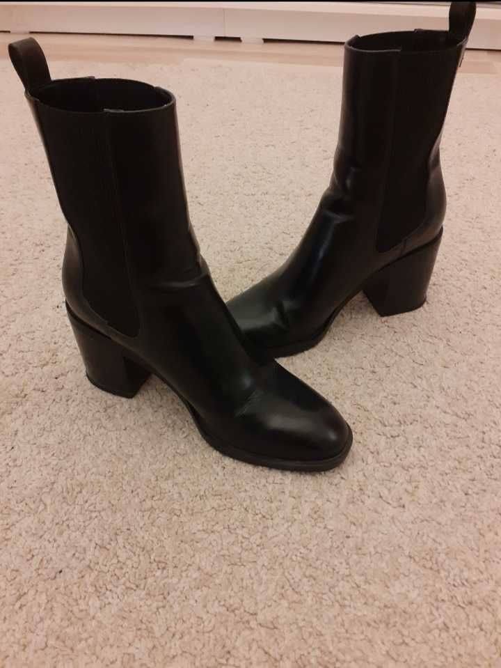 Botine Zara de culoare neagra, din piele