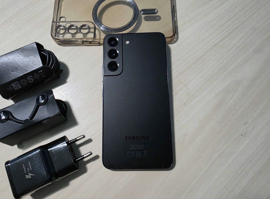 Samsung S22 • 256 GB  memorie • Liber Retea