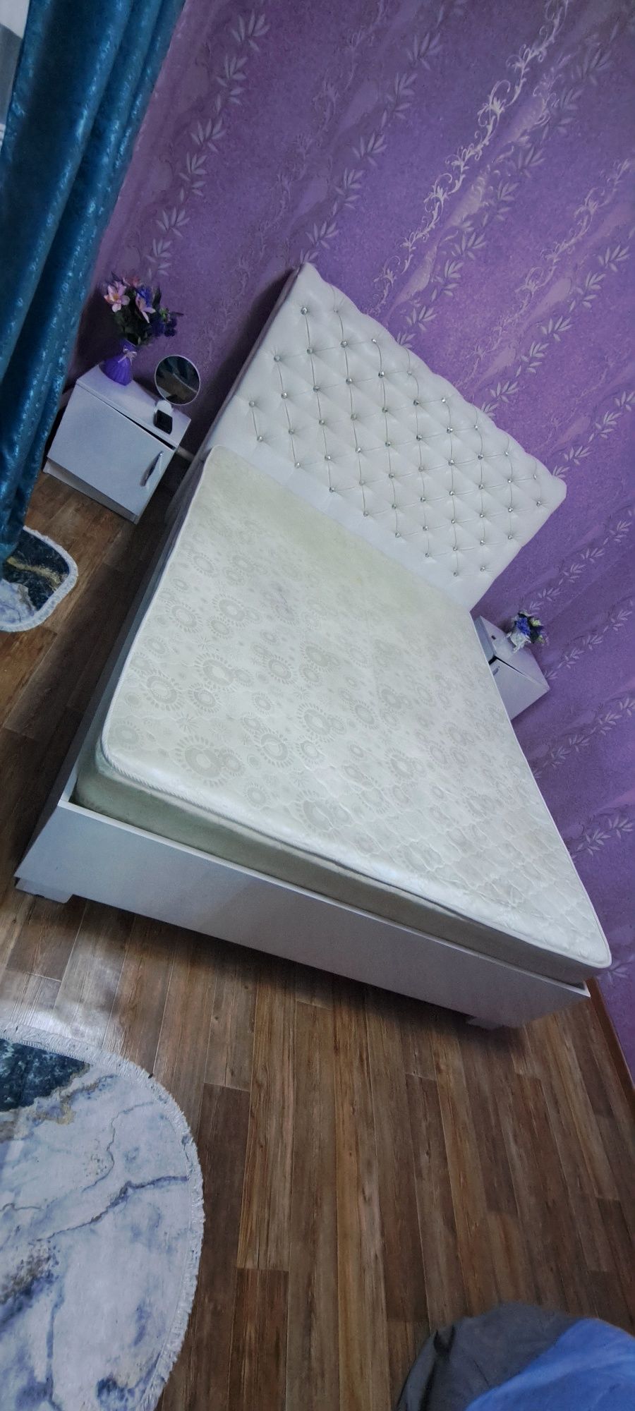 Спальня с тумбочкой
