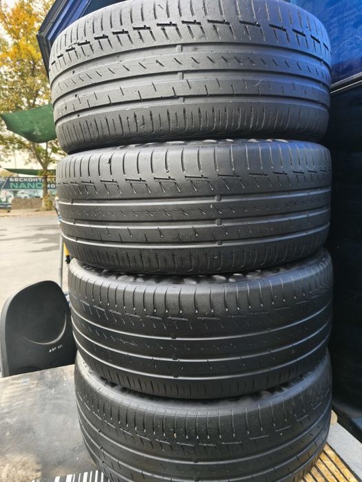 265-40-R22 continental Zeeker.