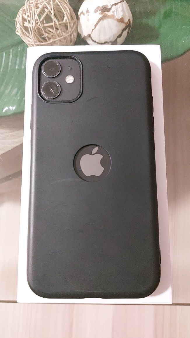 Iphone 11 128 GB , с кутия, черен