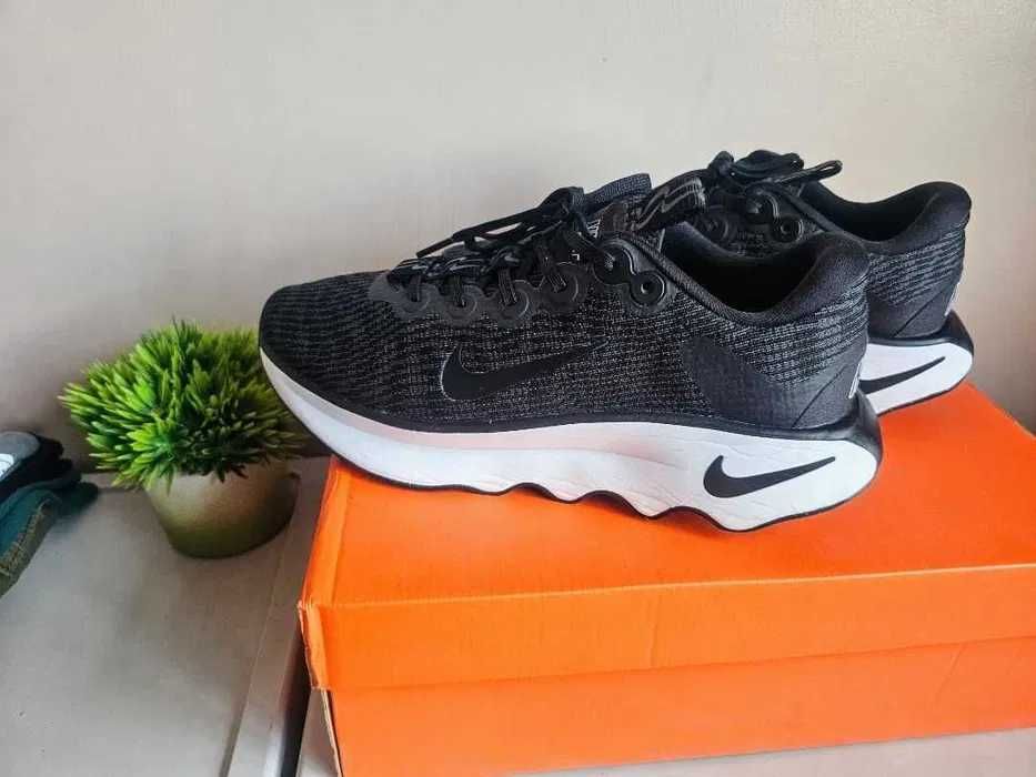 Дамски маратонки Nike Motivia