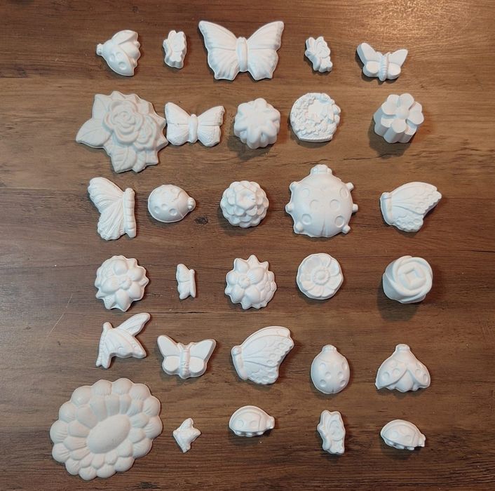Vând seturi diverse de figurine din ipsos