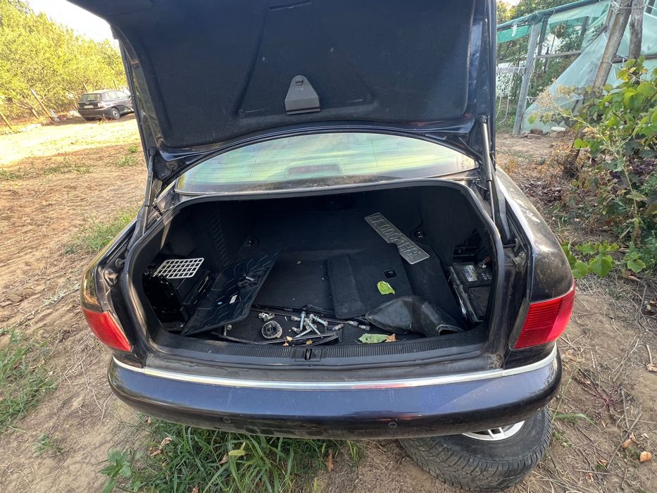 Продава се на части Ауди а8 д2