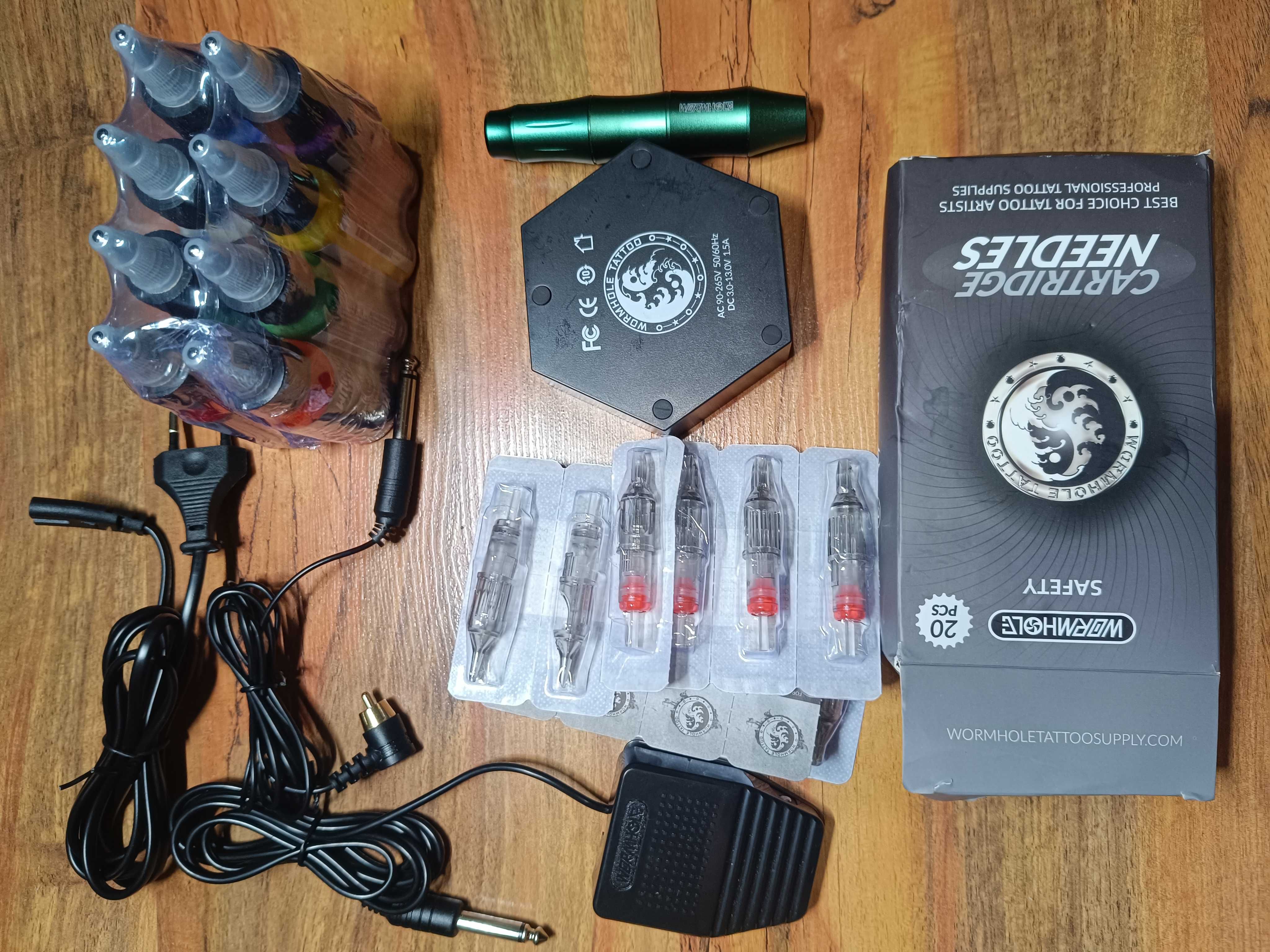 НОВ комплект за татуировки Wormhole Tattoo WTK106 15 игли, 8 мастила..