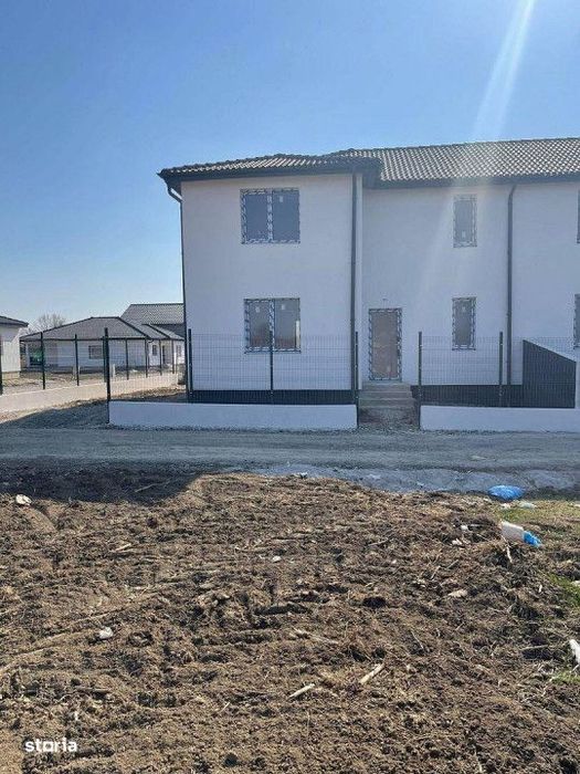 Casa/vila de vanzare, intr-o zona rezidentiala linistita in Martinesti