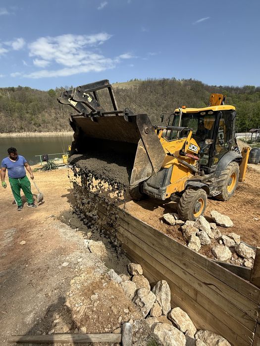 Inchiriez si prestez servicii cu buldoexcavator Jcb 3CX 2019 !