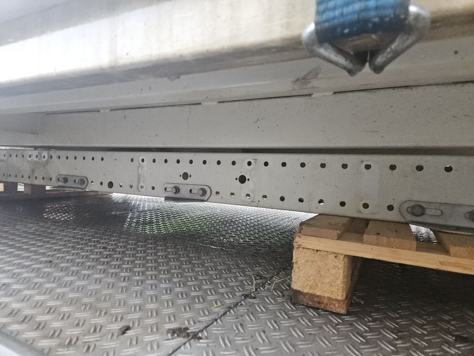 Benă basculabilă Iveco Daily