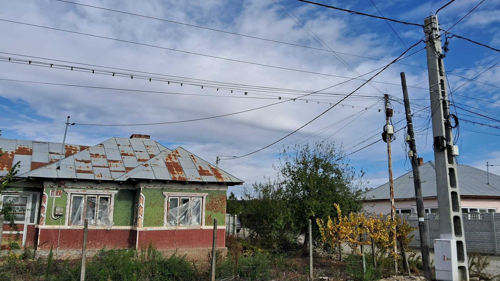 Vând casă ușor locuibilă