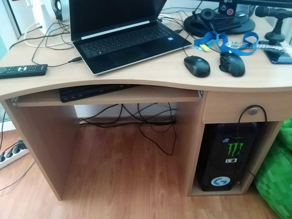 Чин бюро и маса стъклена