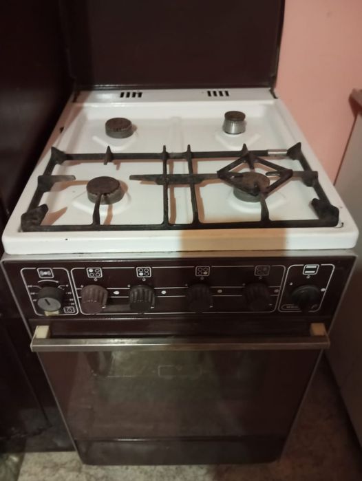 Продам газовую плиту