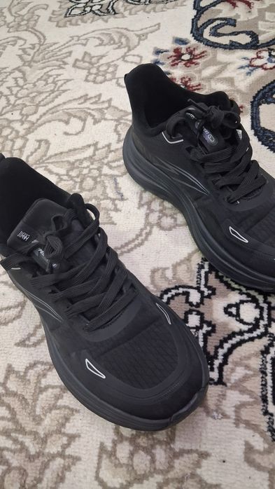 Krossovka yangi. Samarqand shahri