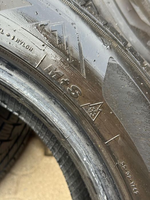 Vand Anvelope iarna 225/55 R17 97H in stare foarte buna