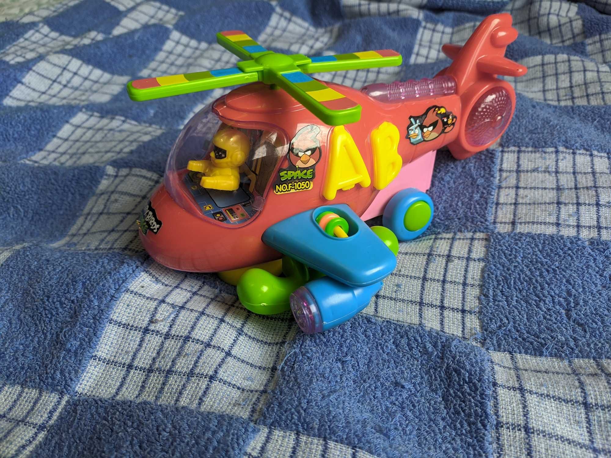 Игрушечный вертолет Angry Birds на батарейках подарок ребенку