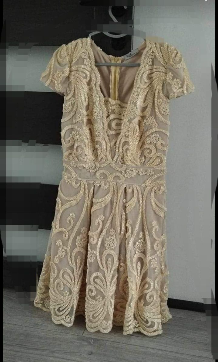 Vand rochie marimea 42