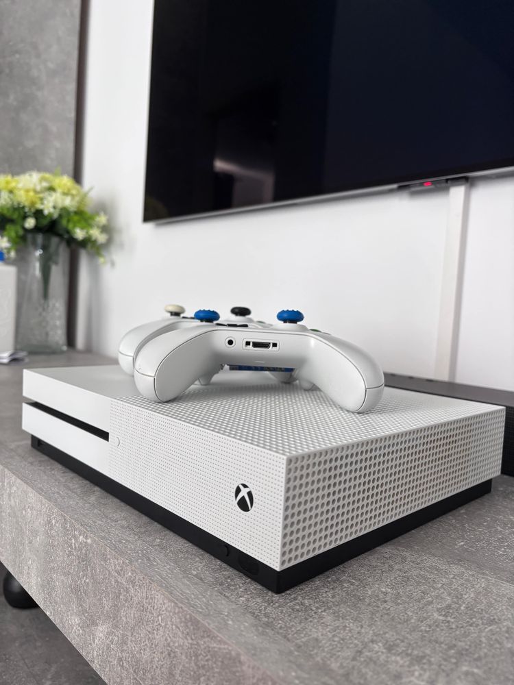 Xbox One S 1TB - incluse 2 controllere