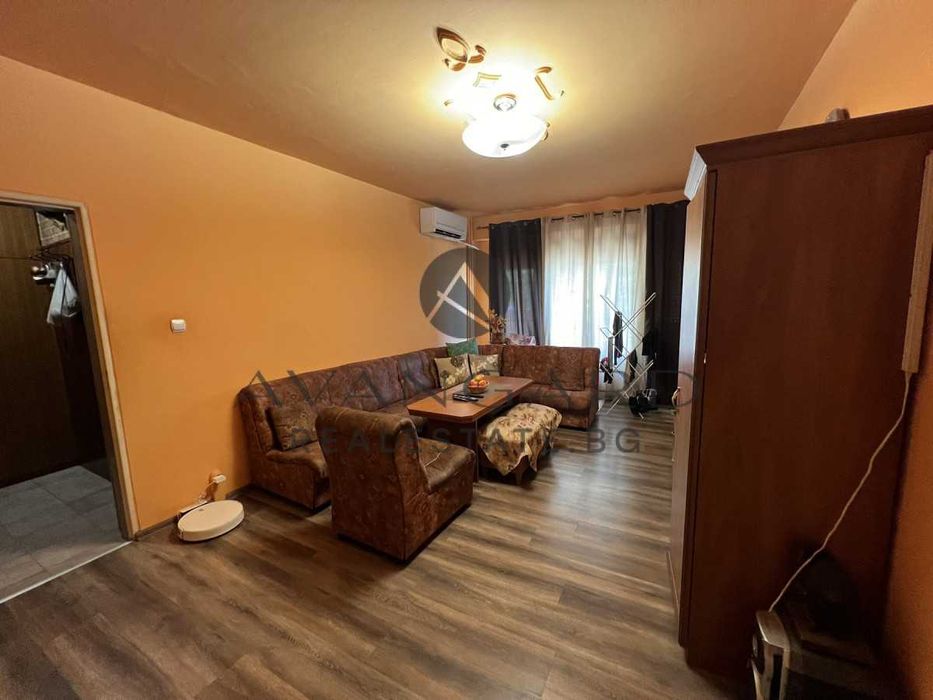 Продава се Тристаен апартамент в Пловдив, Изгрев - 70 кв.м за 1043 €/кв.м - Снимка #1