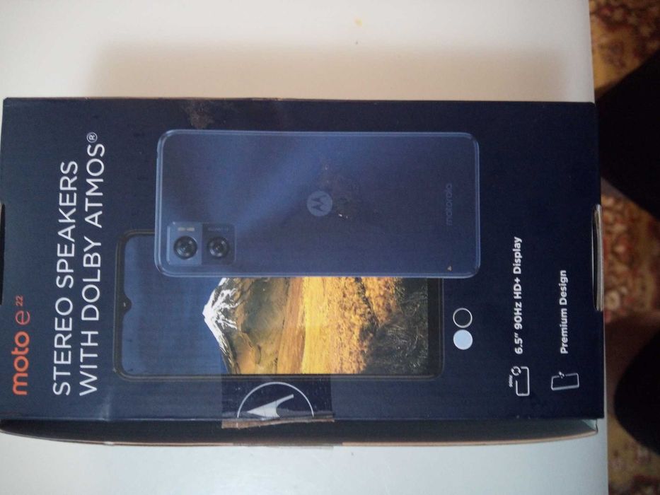 Telefon fix si mobil noi, suport laptop de pat.